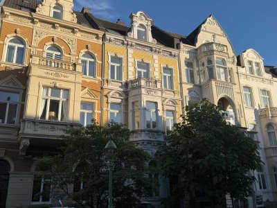 attraktive 3 Zimmer-DG-Altbauwohnung mit großer Dachterrasse und EBK in der Bonner Südstadt