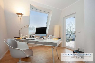 "Top-sanierte" Luxuswohnung, 3- Zi, Dachterrasse & Schlossblick