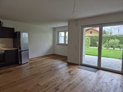 sonnige Gartenwohnung 2,5-Raum-EG-Wohnung mit 2 Stellplätzen