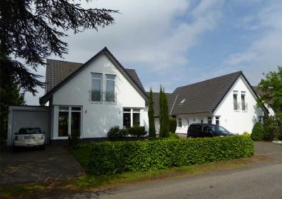 Gepflegte 2-Raum-DG-Wohnung mit Einbauküche in Euskirchen