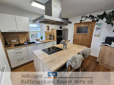 Schnuckeliges Einfamilienhaus mit 3 Garagen