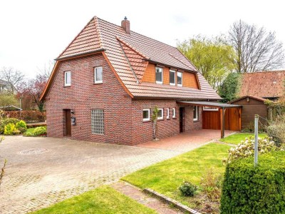 Geräumiges Einfamilienhaus mit großem Grundstück und Stallgebäude