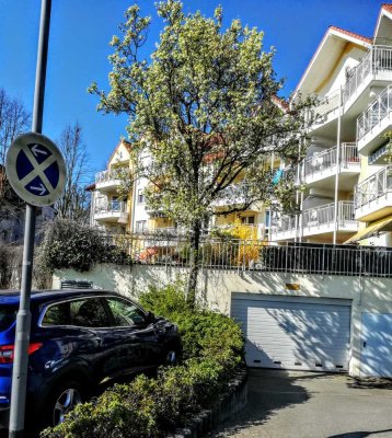 Lichtdurchflutete 2 Zimmer Terrassenwohnung mit Gartenanteil und Tiefgaragenplatz
