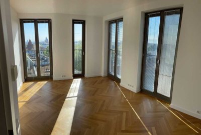 Geräumige 4-Raum-Penthouse-Wohnung mit EBK in Berlin Kreuzberg