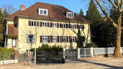 Sanierungsbedürftige 20er-Jahre Doppelhaushälfte   in 1 A-Lage von Berlin-Dahlem
