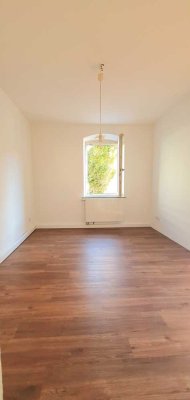 Zum Klinikum 350 m, zur malerischen Altstadt 400 m! Bezugsfertige Altbauwohnung mit Flair. �