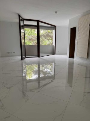 Helle 1,5-Zimmer Wohnung mit Balkon im 1. OG in Homburg für Singles, Paare oder Studierende