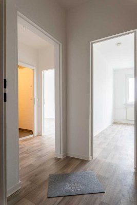 Moderne 2-Raum Wohnung mit Aufzug und Balkon.