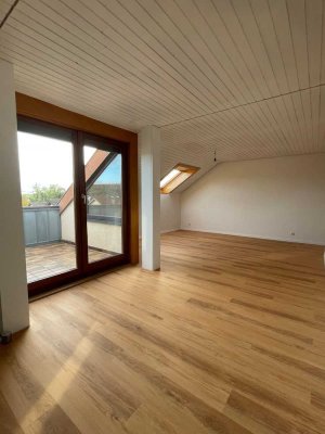 Erstbezug nach Sanierung: Charmante 2,5-Zi.-Wohnung mit Balkon in Gundelsheim