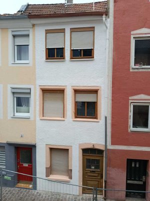 Reihenmittelhaus im Stadtzentrum zur Eigennutzung o. Kapitalanlage / 4-8% Rendite / Airbnb möglich