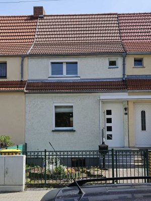 - Reserviert -  Reihenmittelhaus zum Ausbauen in sehr ruhiger Seitenstraße