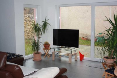 Wohnung im Untergeschoss mit Terasse und Garten