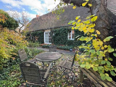 Kuschelzeit! Ökologisch saniertes Bauernhaus mit Kamin und verwunschenem Garten