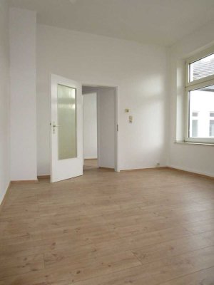 frisch renovierte 1-Zimmer-Wohnung in Krefeld (+Stellplatz oder Garage verfügbar)