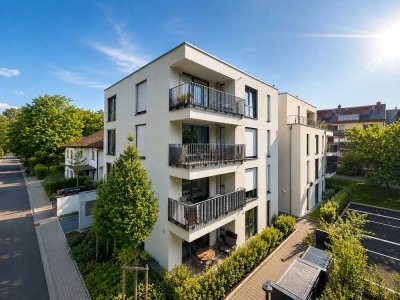 Wiesbaden: Neuwertige Vierzimmerwohnung mit Balkon, EBK und Tiefgarage im Rheingauviertel