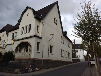 4 Zimmerdachgeschosswohnung in alter Stadtvilla