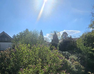KLEINES HAUS MIT AUSBLICK AUF IDYLLISCHEN TRAUMGRUNDSTÜCK - RENOVIERUNGSBEDÜRFTIG !