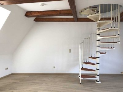 2-Raum Maisonettenwohnung mit Carport in Marktnähe!