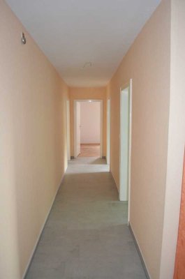 Renovierungsbedürftige 3-Zimmer Wohnung im 1. OG mit Garage in Alt-Garbsen