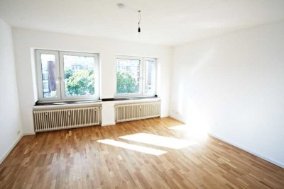 Direkt von Eigentümer - 3-Raum-Wohnung mit Balkon in Düsseldorf Oberbilk - Kruppstr