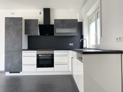 Neuwertige 3-Zi-Dachgeschosswohnung mit Balkon und Einbauküche in Ingolstadt