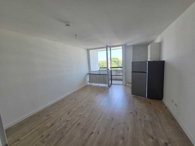Frisch renoviertes Apartment mit Balkon, neuer Küche, Aufzug & Stellplatz am Wöhrder See ✨�