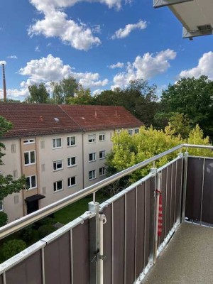 RESERVIERT ! Ruhiges Wohnen in Langwasser ! Hübsche 3-Zimmer-Wohnung mit großem Balkon