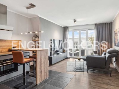 Moderne Zwei-Zimmerwohnung mit Blick auf Frankfurts Skyline