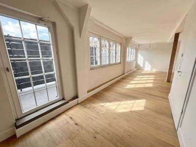 STYLISCHE  2 ZIMMERWOHNUNG  MIT GROSSER SONNENTERRASSE - OFFENE KÜCHE -PARKETT-  SANIERT  2024/25