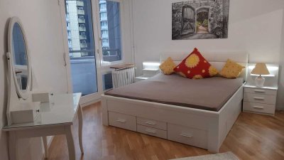 Helle, komplett neuw. möblierte 2-Zi.-Wohn, große Südloggia, unbefristet, Nähe U7/8 Quiddestr