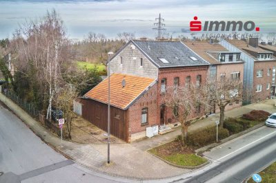 Eilendorf!
Großes, modernisierungsbedürftiges 2-Familienhaus mit Garage und mehreren Stellplätzen