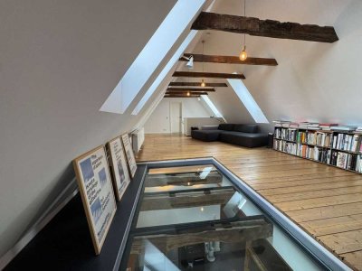 Goldene Aussicht! - wohnen im modernisiertem Altbau mit Stilelementen und großer Dachterrasse