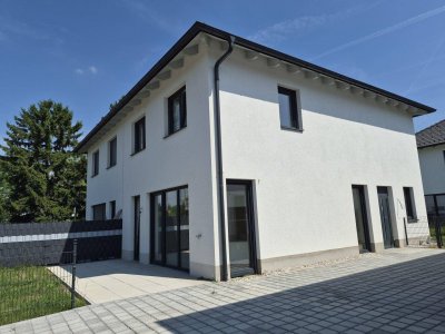 Neubau - Tolle Doppelhaushälfte belagsfertig - Neufelder See schnell erreichbar!
