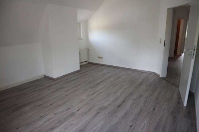 Wohnen im DG = 2. OG + Bad mit Fenster - frei ab 1.3.26