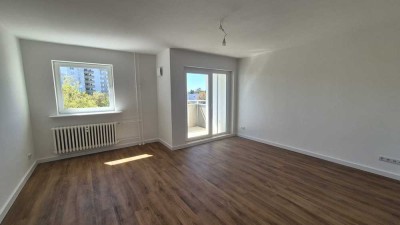 ANFRAGEN ÜBER DAS KONTAKTFELD +++ Sanierte Neubauwohnung mit Balkon und Weitsicht