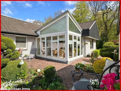 Ebenerdig und ruhig wohnen - Winkelbungalow für alle Lebensphasen mit repräsentativem Garten