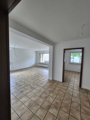 Renovierte lichtdurchflutete 3 Zimmer Wohnung in Top Lage mit gepflegten Retro-Bädern
