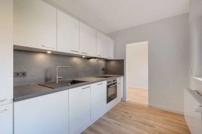 ERSTBEZUG: Hochwertig sanierte Wohnung mit sonnigen Balkon