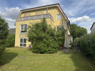 Lichtdurchflutete  Wohnung mit Balkon im 1. OG in schöner Stadtvilla mit attraktiver 4,6% Rendite