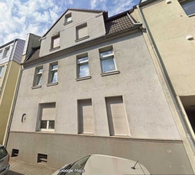 Helle, großzügige Wohnung mit viel Platz & Potenzial – zentral gelegen
