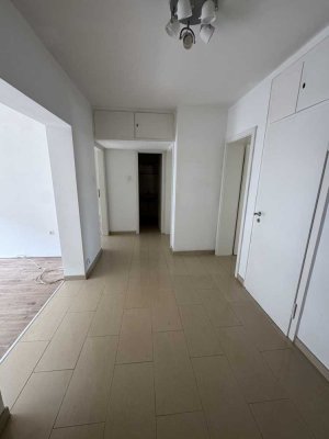 Toll geschnittene 3- Zimmer- Wohnung in Zentrumsnähe!