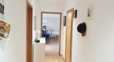 Bezugsfreie Dachgeschosswohnung mit Loggia, Tiefgarage und Einbauküche