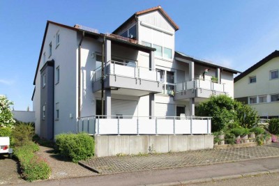 Naturnahes Wohnen: Erdgeschosswohnung mit Terrasse und Stellplatz