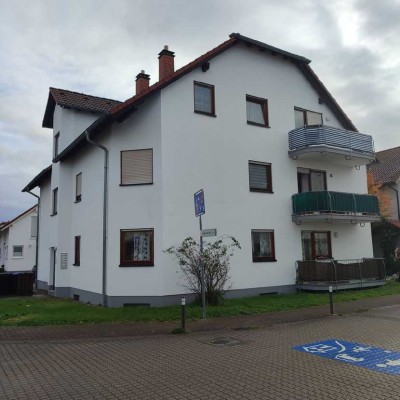 Helle 3-Zimmer Dachgeschosswohnung mit Balkon in Rödersheim-Gronau