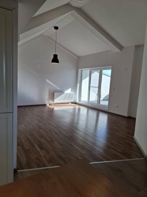 Nachmieter für 140 m², 4 Zimmer Wohnung gesucht, 1.570€ KOMPLETT