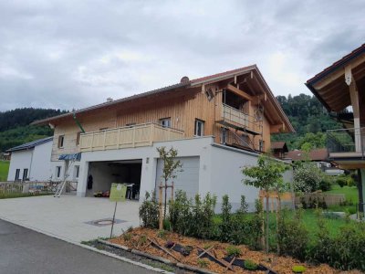 Neuwertige 2,5-Zimmer-Wohnung mit Balkon im 2. OG in Grünenbach