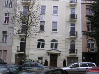 Schöne Altbauwohnung mit Einbauküche & 2 Balkone