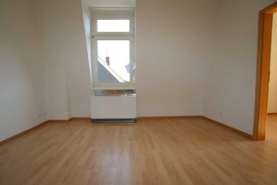Gemütliche Dachgeschosswohnung mit 3 Zimmern und ca. 60 m² Wfl. in ruhiger Wohnlage