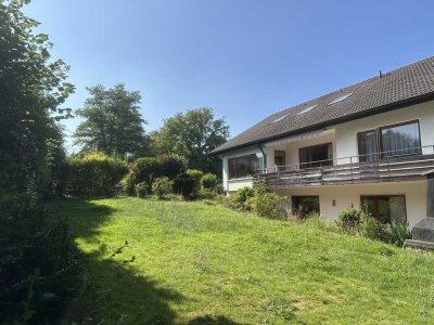 Geräumiges Mehrfamilienhaus mit großem Garten und ausgebautem Keller in Calw-Wimberg