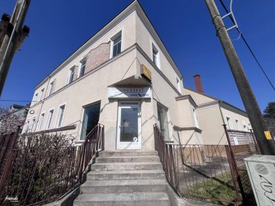 12 Zimmer Haus mit Geschäftslokal auf 948 m2 Grundstück